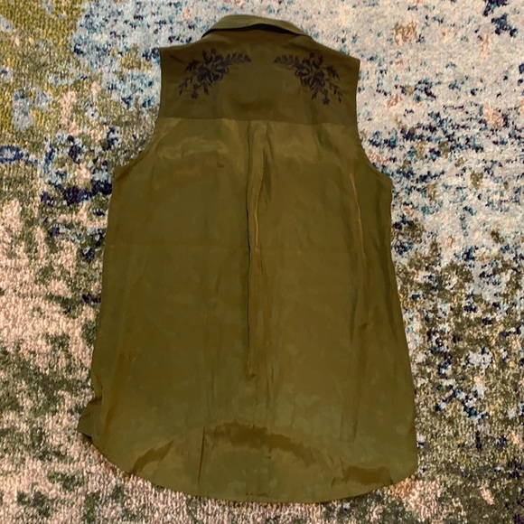 Express Women's Small Olive Green Button Down Sleeveless Shirt Black Embroidery - Picture 4 of 7